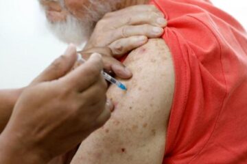 Belo Horizonte aplica vacina contra a gripe em idosos e crianças de 6 meses a 5 anos