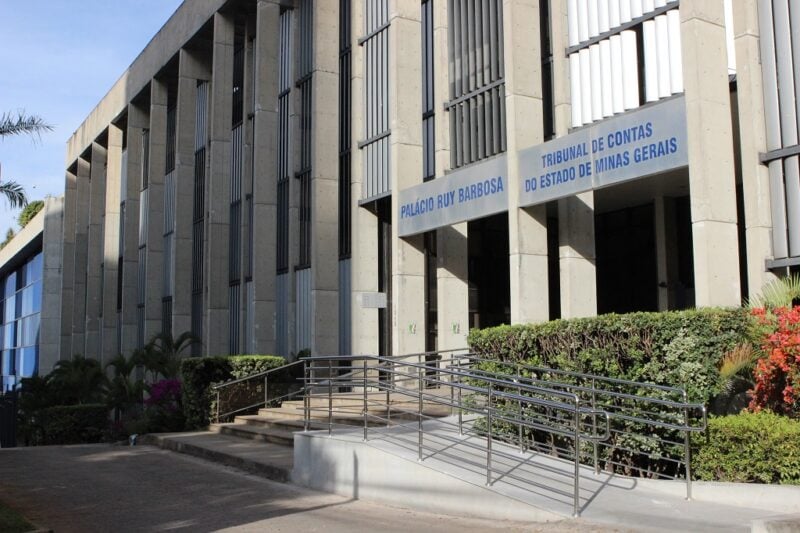 Tribunal de Contas multa 226 prefeitos mineiros por omissão na prestação de contas