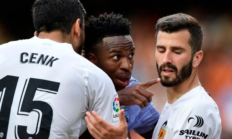 Polícia poderá interromper jogos e esvaziar estádios na Espanha para combater racismo