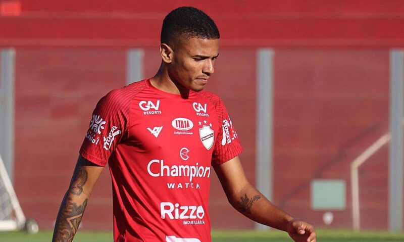 Jogador é banido do futebol por envolvimento em esquema de manipulação de jogos