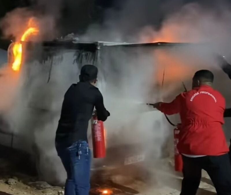 Familiares organizam ‘vaquinha’ para ajudar comerciante que teve carro totalmente carbonizado
