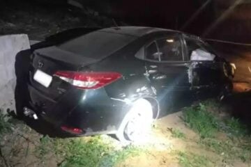Homem foge de blitz, quase atropela policiais e bate carro em Belo Horizonte