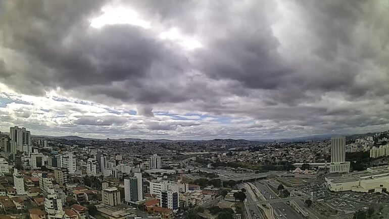 Belo Horizonte pode ter 20 mm de chuva até esta terça-feira