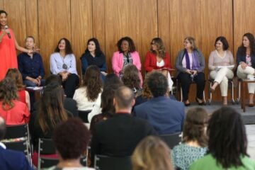 Mulheres ocupam 34% de cargos de alta liderança no setor público
