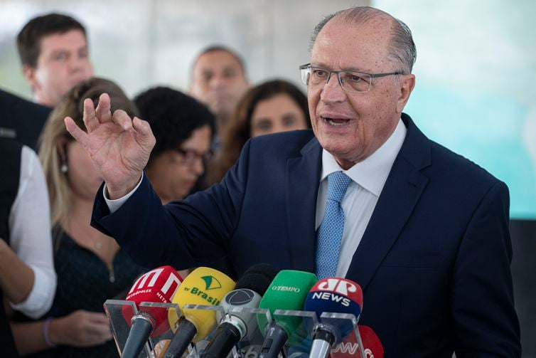 Mau começo de mês! Trump confirma tarifaço para o Brasil a partir do primeiro dia de agosto