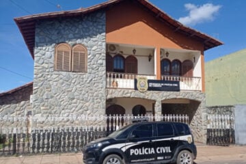 Mulher é presa suspeita de internar pai à força em clínica