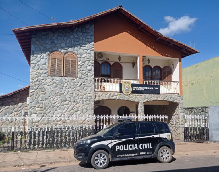 Mulher é presa suspeita de internar pai à força em clínica