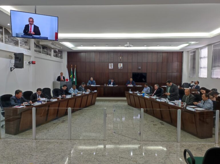 Projeto que prevê pagamento via PIX para taxas e contribuições municipais em Monlevade é aprovado