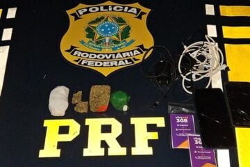 Dois homens arremessam “kit presídio”, fogem de PRF e acabam presos