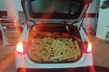 Polícia Federal apreende 800 kg de maconha em carro de luxo