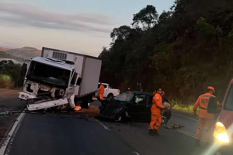 Motorista morre em colisão frontal na BR-381, em São Gonçalo