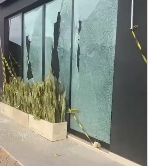 Troca de tiros provoca danos na avenida Mauro Ribeiro, em Itabira