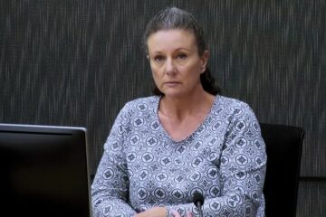Mãe condenada pelo suposto assassinato dos quatro filhos é perdoada pela justiça da Austrália