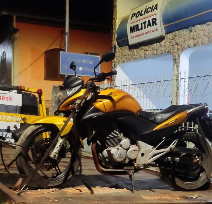 Foragido tenta escapar da polícia, mas acaba preso em Ferros