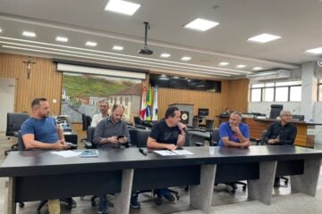Câmara: reunião vazia tem leitura de honrarias e “desencontro” entre presidente da Itaurb e vereadores