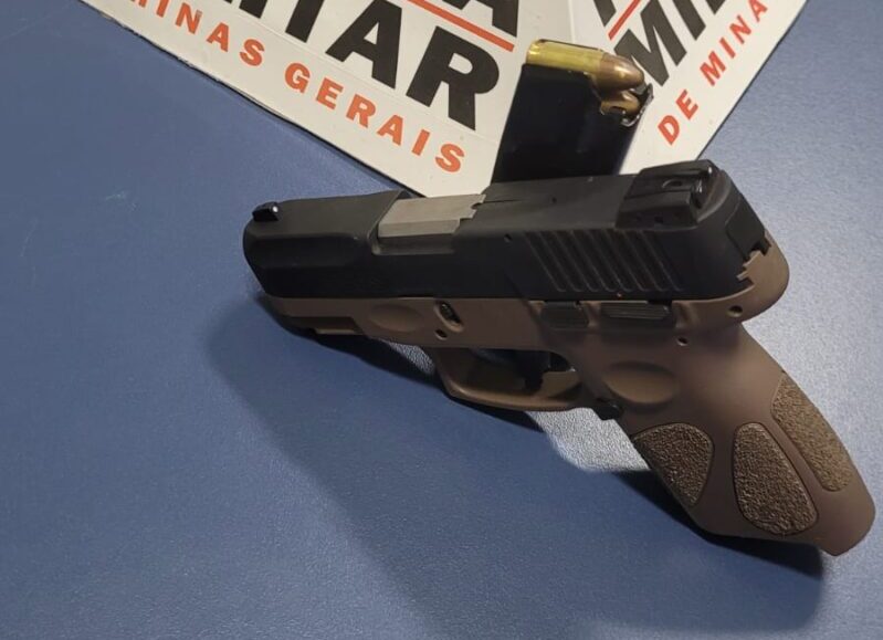 Polícia Militar prende homem por porte ilegal e apreende arma de fogo, em Santa Maria de Itabira