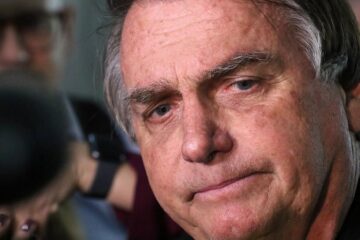 Moraes mantém Bolsonaro inelegível até 2030 por atacar urnas diante de diplomatas