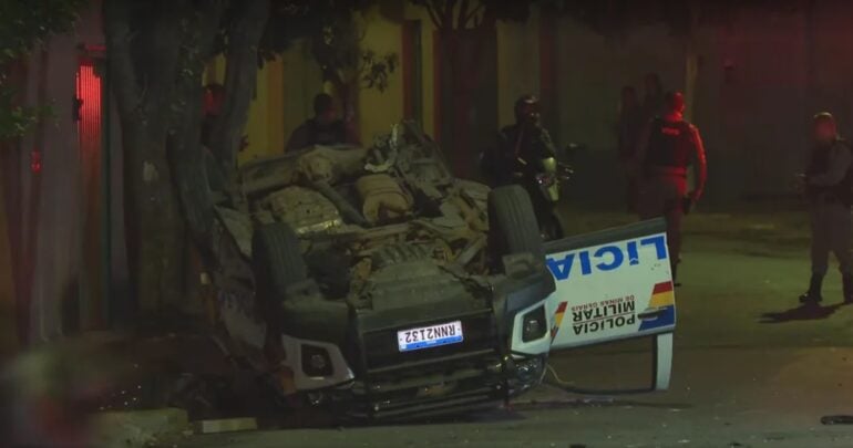 Policial militar morre após viatura capotar durante perseguição em Belo Horizonte
