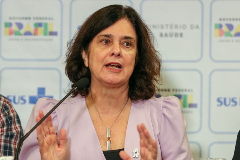 Ministra anuncia atualização da vacina contra pólio a partir de 2024