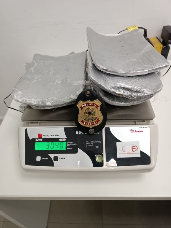 Mulher é presa no Aeroporto de Confins transportando cocaína nas pernas
