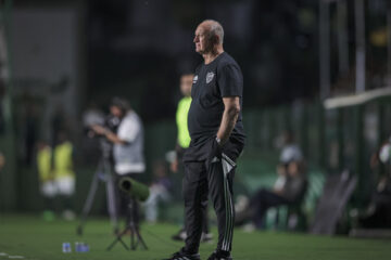 “Torcedores estão insatisfeitos, eu também estou”, diz Felipão após mais um jogo sem vitória