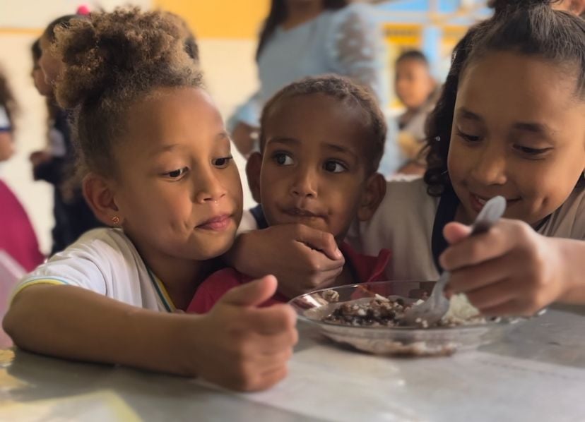 Previsto para 10 mil alunos, Kit Merenda em Casa começa a ser distribuído hoje