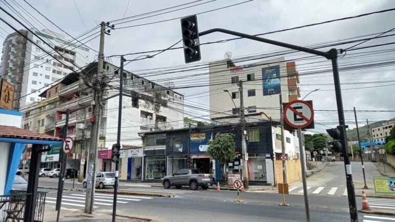 Atenção: semáforos do Centro Educacional e Cabritim recebem sincronização em Monlevade