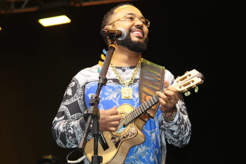 "É muito gratificante ver que o samba se impõe como um ritmo que é a característica do Brasil", avalia Dudu Nobre