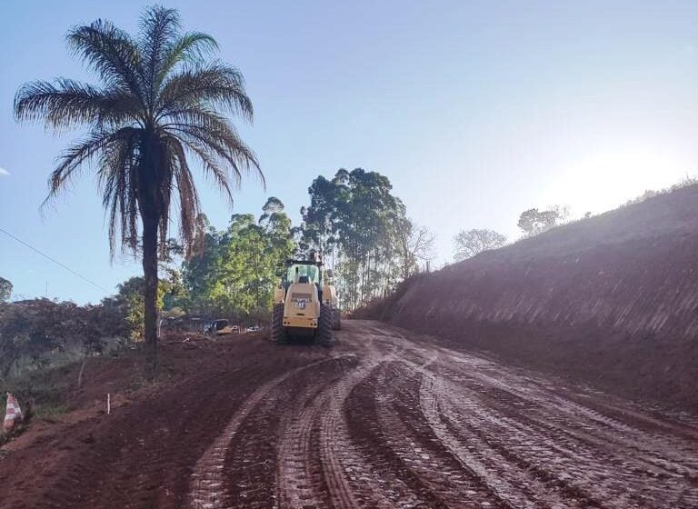 Começam as obras de pavimentação da estrada que liga Alvorada de Minas à MG-010