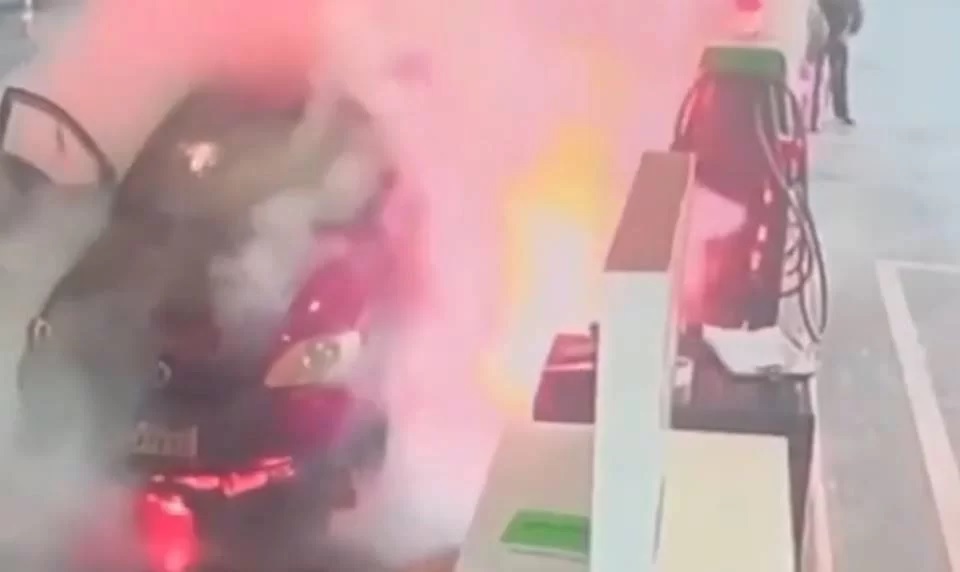 Carro com três mulheres explode em posto de combustível no Rio Grande do Norte