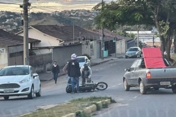 Caminhonete e moto colidem na avenida Ipiranga, em Itabira