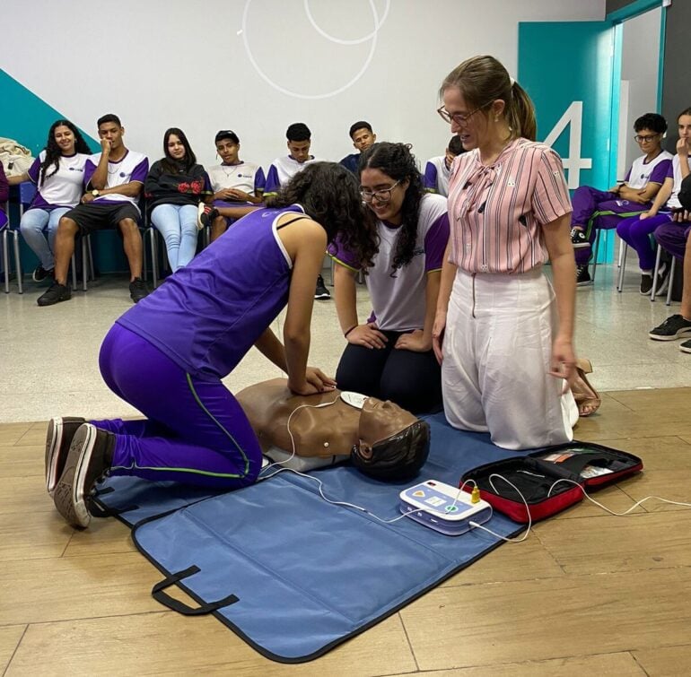 Projeto oferece treinamento gratuito para atendimento de vítimas de paradas cardiorrespiratórias