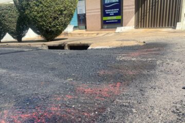 Prefeitura de Itabira pinta faixa de pedestre antes de pavimentar novo asfalto e terá de refazer serviço