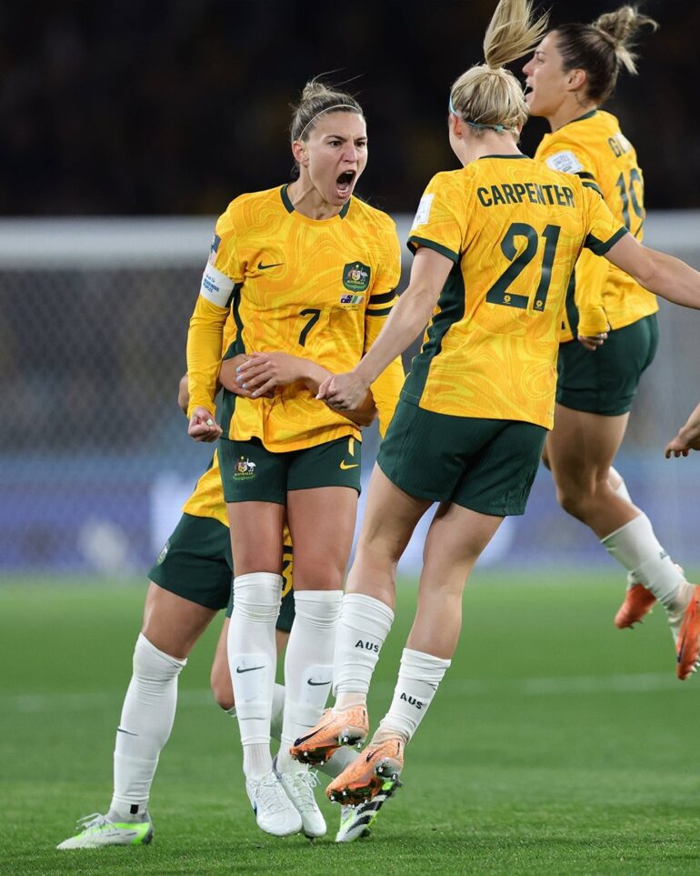 Anfitriãs vencem jogos de estreia na Copa do Mundo Feminina