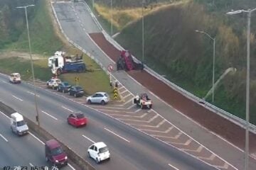 Caminhão perde freio e usa área de escape do Anel Rodoviário em BH