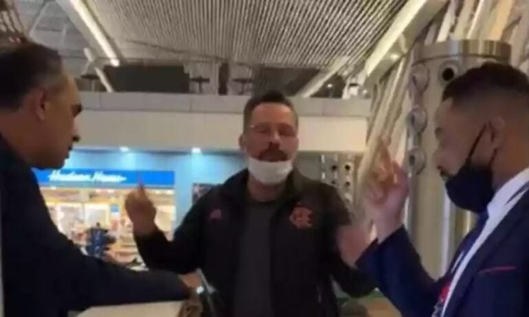 Senador é filmado gritando com atendente em aeroporto