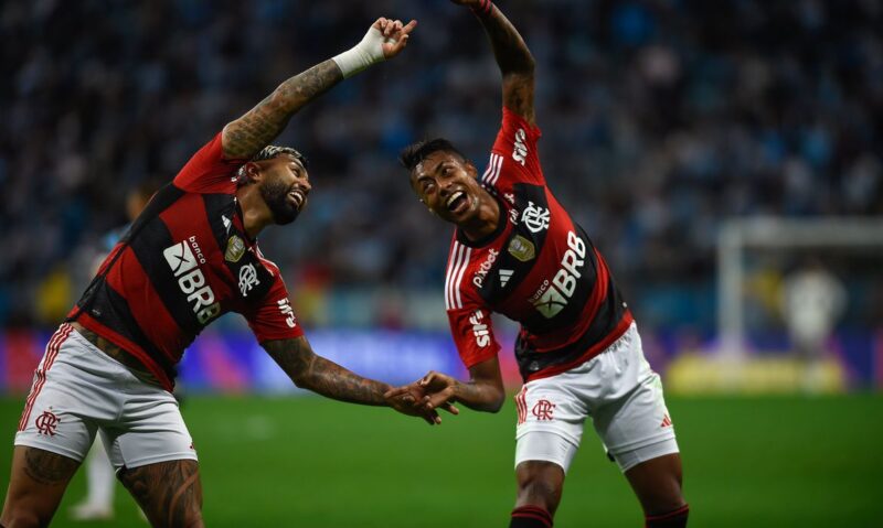 Copa do Brasil: Flamengo domina, vence o Grêmio em Porto Alegre e fica perto da final; assista aos melhores momentos