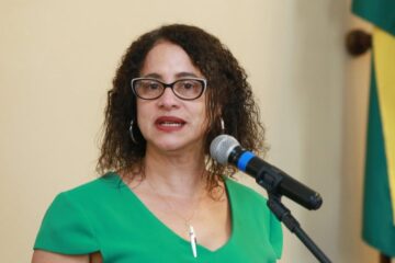 Ministra da Ciência e Tecnologia na corda bamba?