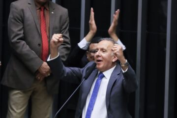 Câmara aprova reforma tributária em dois turnos
