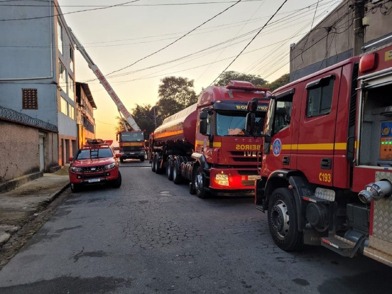 Monitoras dos Cemeis passam por treinamento do Corpo de Bombeiros para emergências em João Monlevade