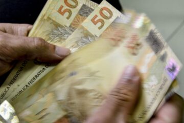 Receita Federal paga terceiro lote de restituição do Imposto de Renda nesta segunda-feira