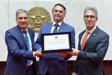 “Sou oficialmente mineiro de coração”, diz Bolsonaro ao receber título de cidadão honorário de Minas