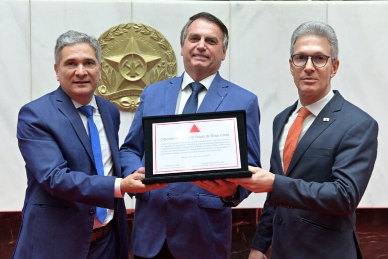 “Sou oficialmente mineiro de coração”, diz Bolsonaro ao receber título de cidadão honorário de Minas