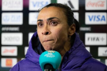 Maior artilheira do torneio, Marta dá adeus à Copa do Mundo com eliminação do Brasil