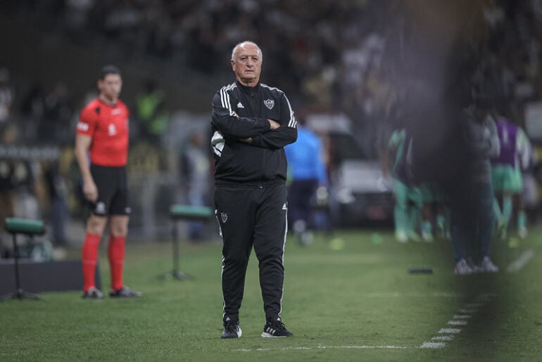 “Eu analiso do meu jeito”, diz Felipão em coletiva marcada por mau humor após derrota do Atlético