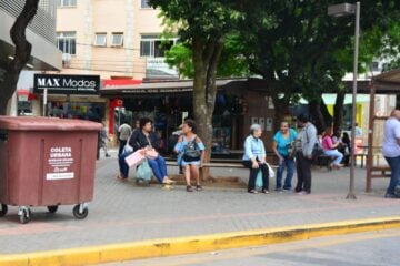 Prefeitura de João Monlevade instala 100 containers móveis de lixo