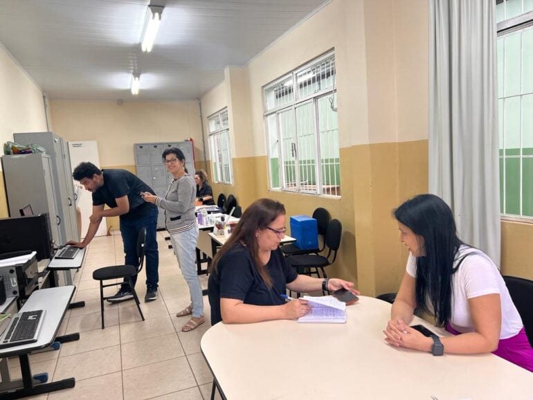 Sete escolas municipais de Monlevade recebem internet gratuita; confira