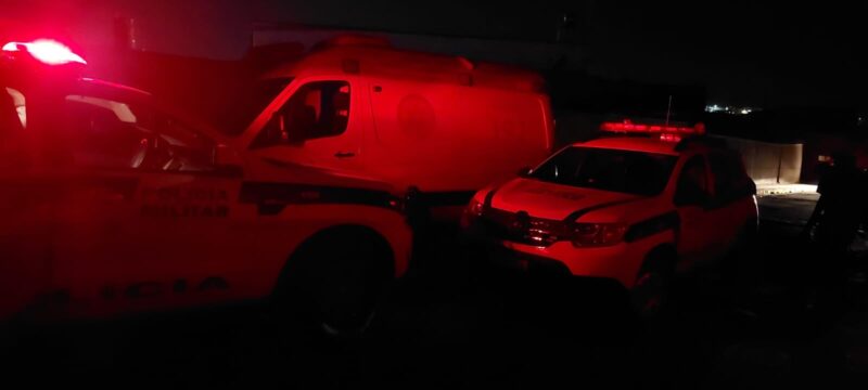 Itabira: homem sobe em poste de energia elétrica e se recusa a descer; equipes de segurança atuam no local