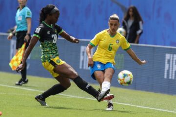 Pia mantém mistério sobre titularidade de Marta e técnico da Jamaica projeta pressão brasileira