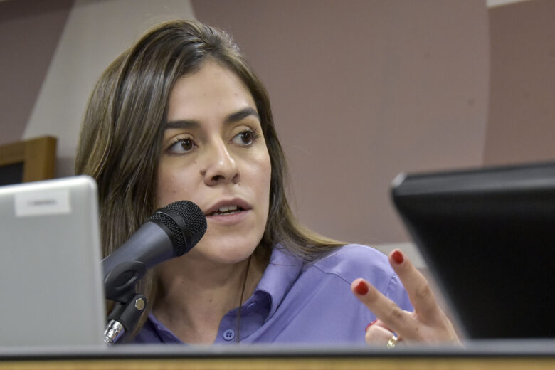 Deputada mineira relata ter recebido mais uma ameaça de estupro